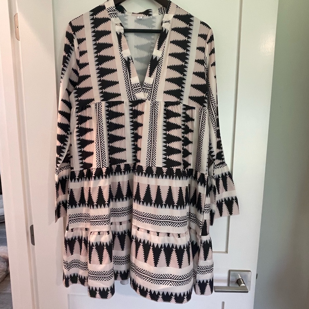 Chic Black and White Geometric Mini Dress